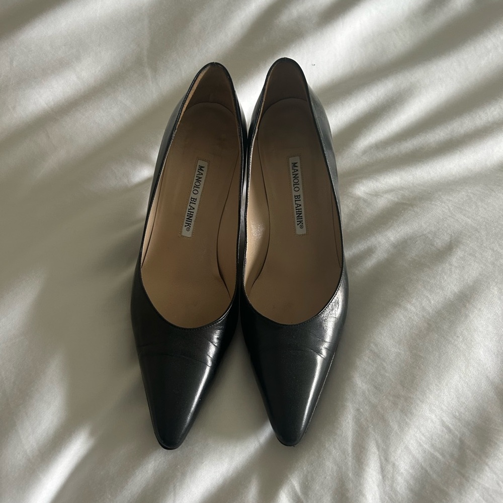 Manolo Blahnik Black Leather Women's Pumps, size 37.5.